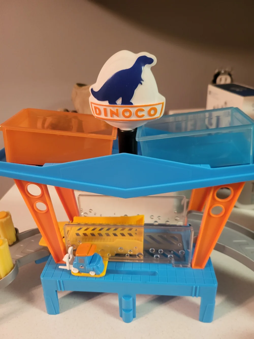 Disney Pixar Cars Color Changers Dinoco Car Wash Playset